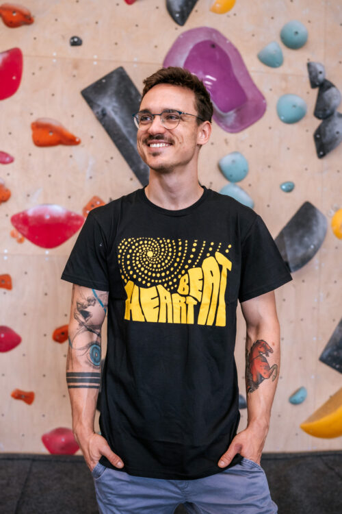 Heartbeat t-shirt - czarna z żółtą grafika